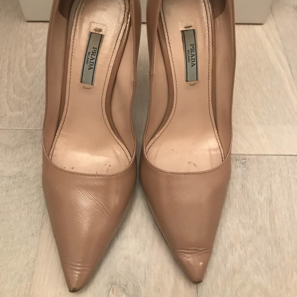 👠Prada Nude/Tan Patent Leather 38 Heel Closed Toe - Picture 4 of 8